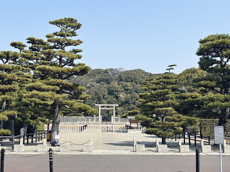 堺市の大仙古墳(仁徳天皇陵古墳)の拝所