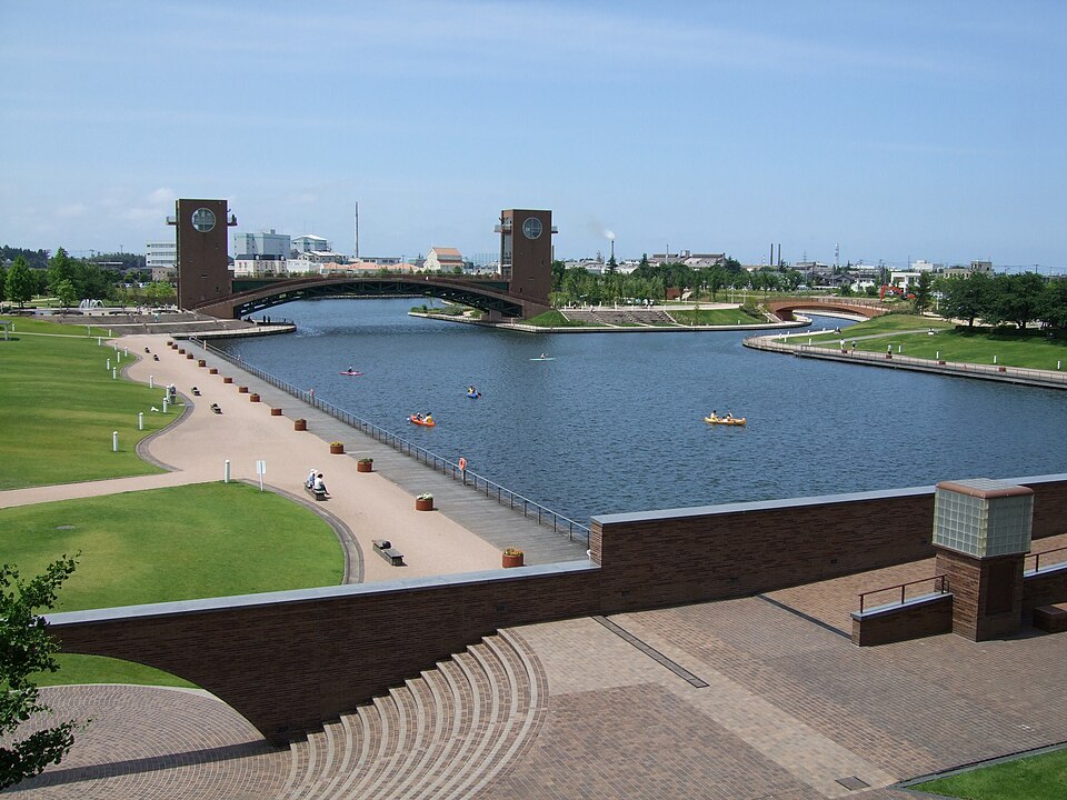 富山市の富岩運河環水公園