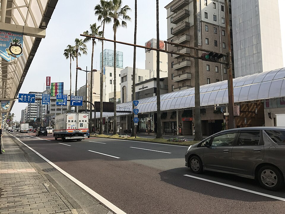 宮崎市の中心部を通る橘通り