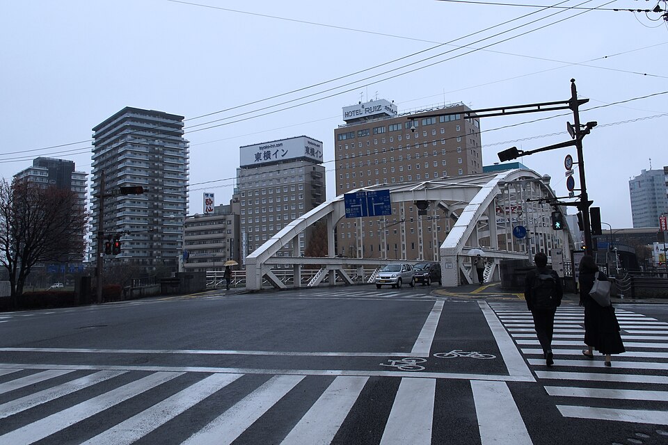 盛岡市の北上川にかかる開運橋