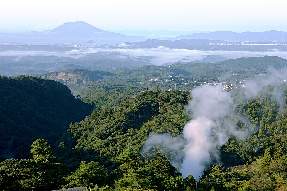 鹿児島県の霧島温泉の湯けむり
