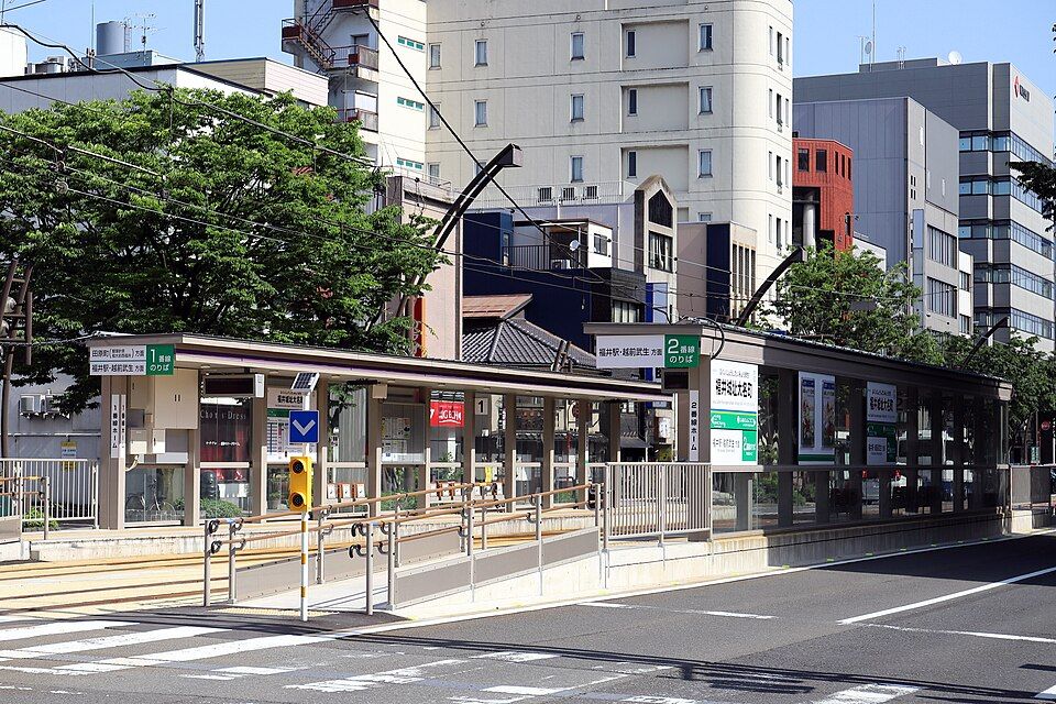 福井市の福井城址大名町駅付近