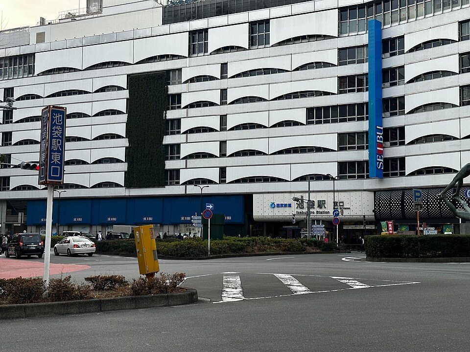 池袋駅の東口